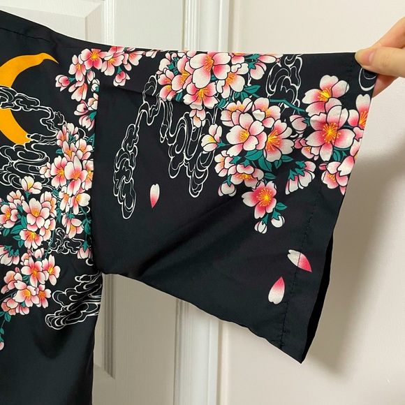 Unisex Sakura Blossoms & Koi Fish Printed Haori Kimino Cardigan | ONE Size - Picture 3 of 10